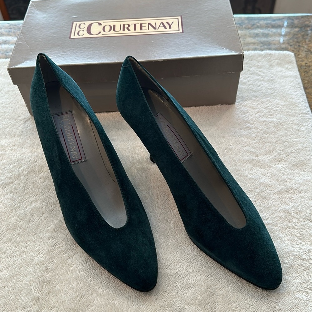 Courtenay Forest Green Suede Pumps